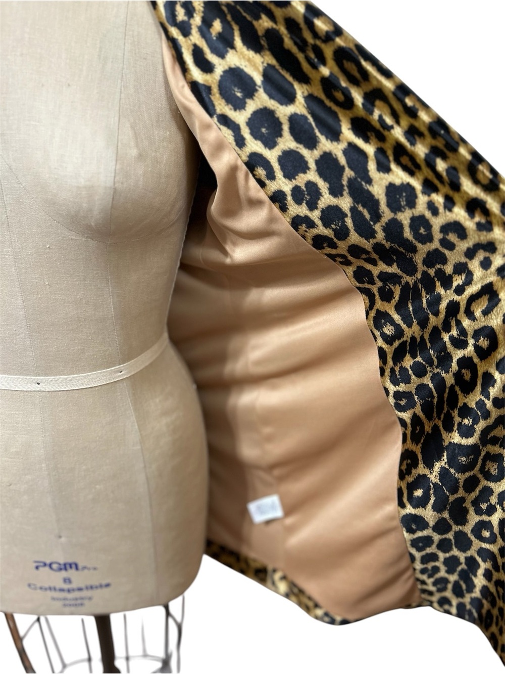 AKIRA Classic Gold and Black Leopard Print Blazer soft padded shoulders Large - Picture 11 of 15